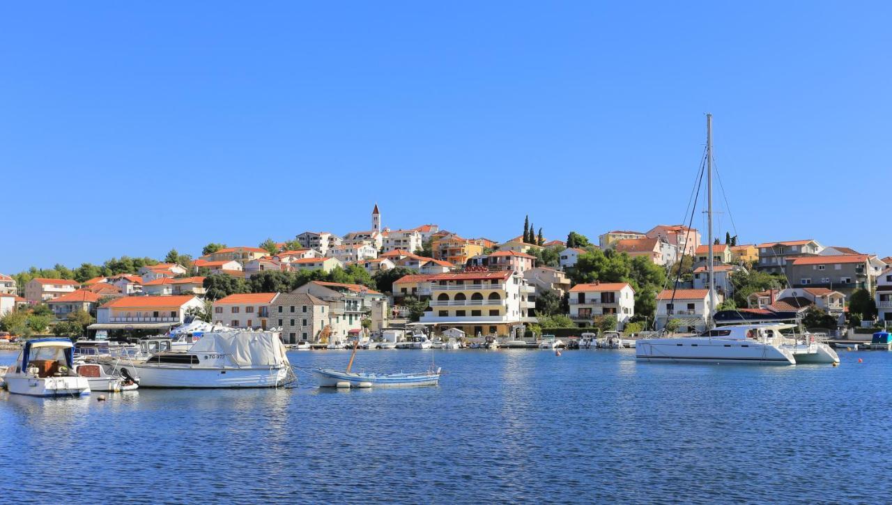 Apartments By The Sea Seget Vranjica, Trogir - 1038 Eksteriør bilde