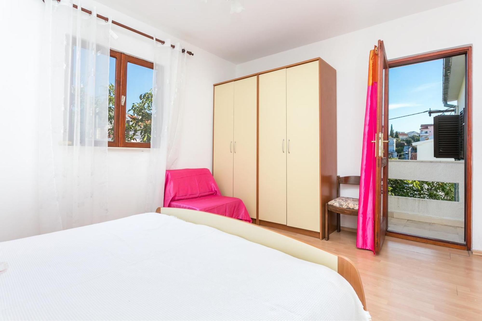 Apartments By The Sea Seget Vranjica, Trogir - 1038 Rom bilde