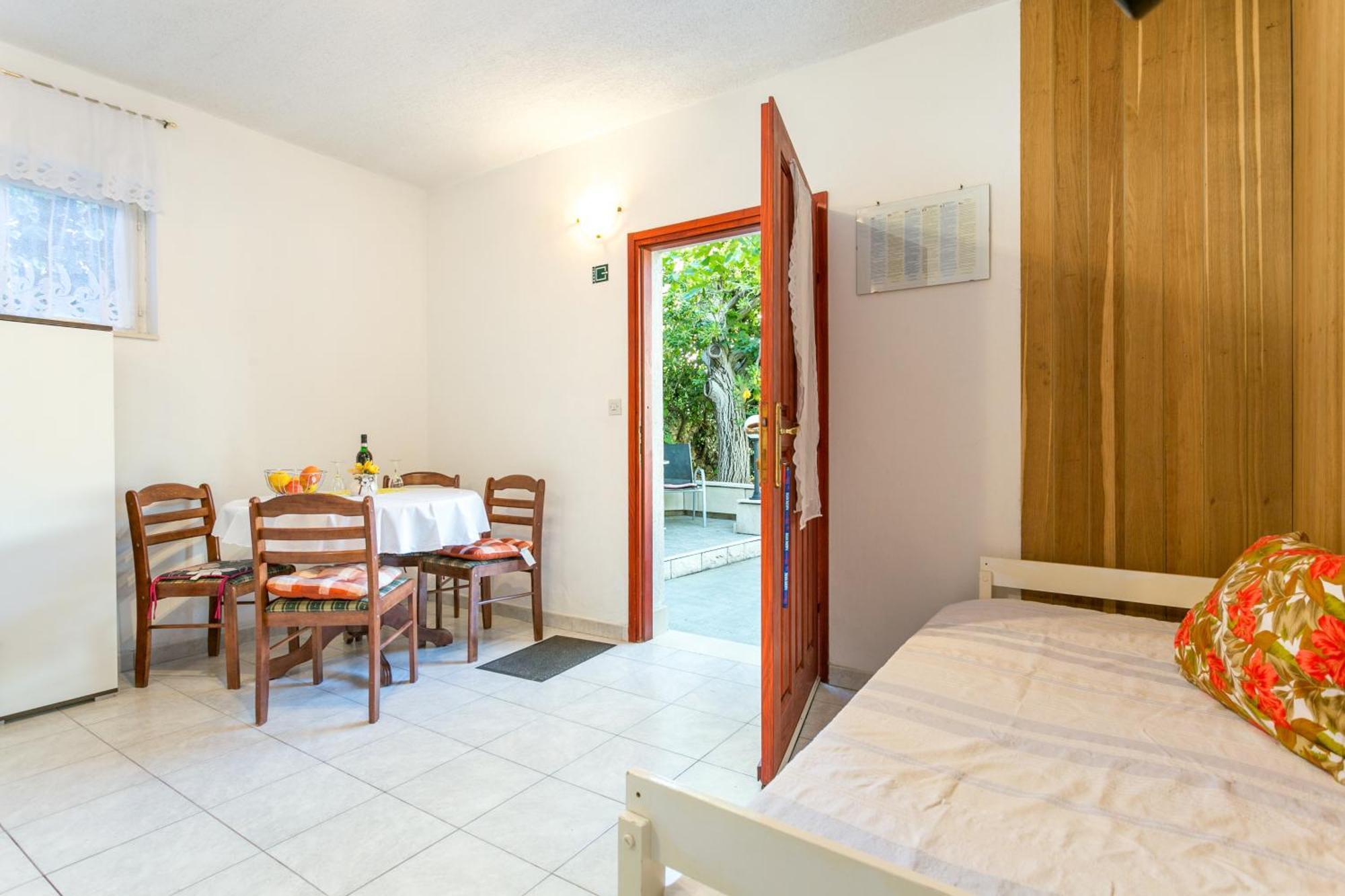 Apartments By The Sea Seget Vranjica, Trogir - 1038 Rom bilde