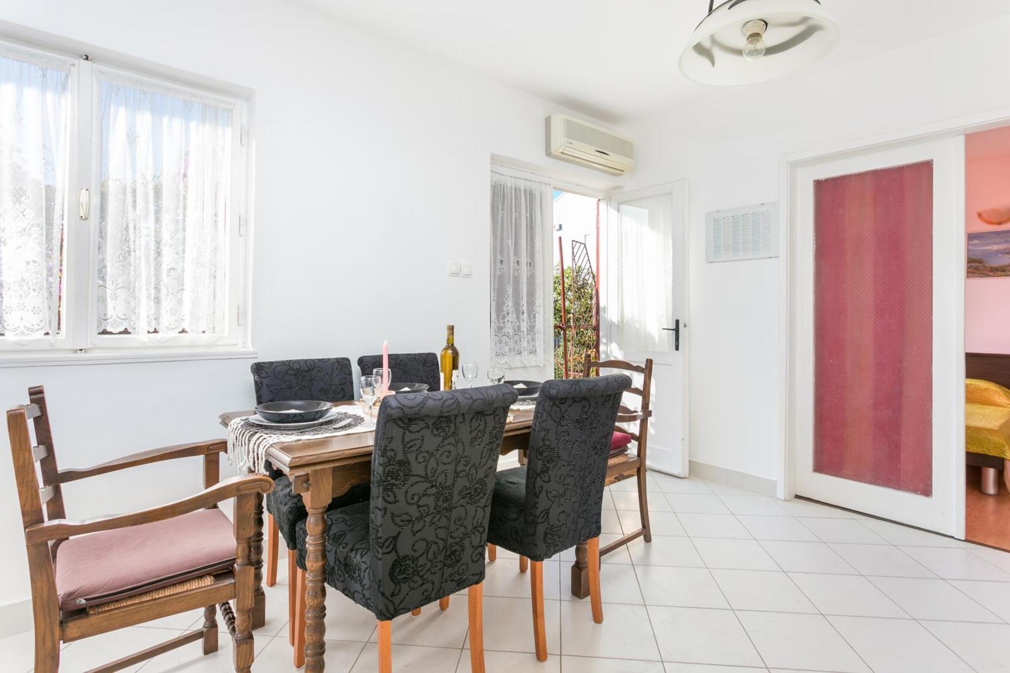 Apartments By The Sea Seget Vranjica, Trogir - 1038 Rom bilde