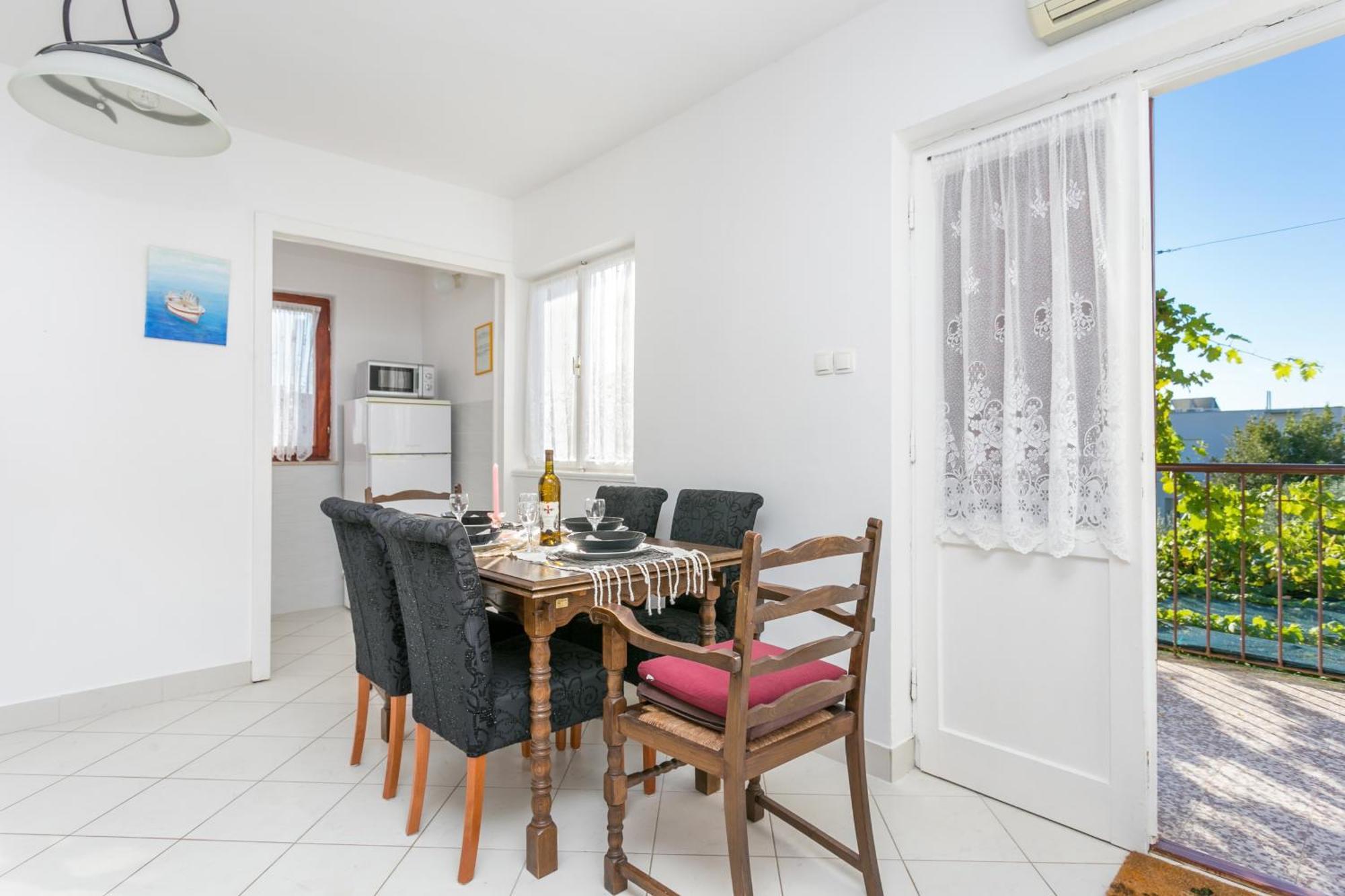 Apartments By The Sea Seget Vranjica, Trogir - 1038 Rom bilde